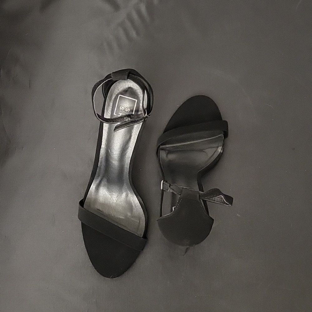 BRAND NEW CHU SHOP POINT TOE ADJUSTABLE BUCKLE ANKLE STRAP STILETTOS - Picture 4 of 16